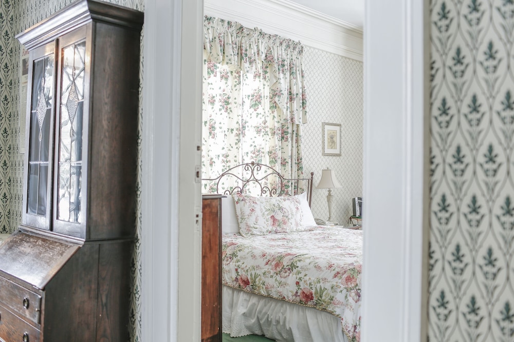 Delamater Inn