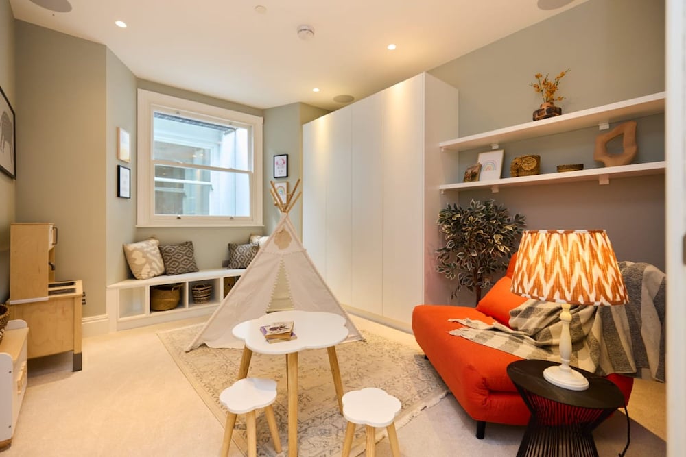 The Regent s Park Scenery - Spacious 3bdr House w Garden and Study Room