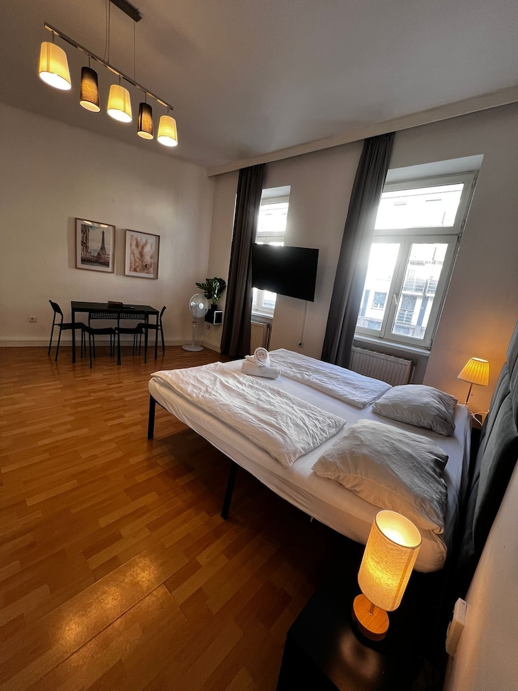 Cozy 2BR Apartment Near Schöpfwerk