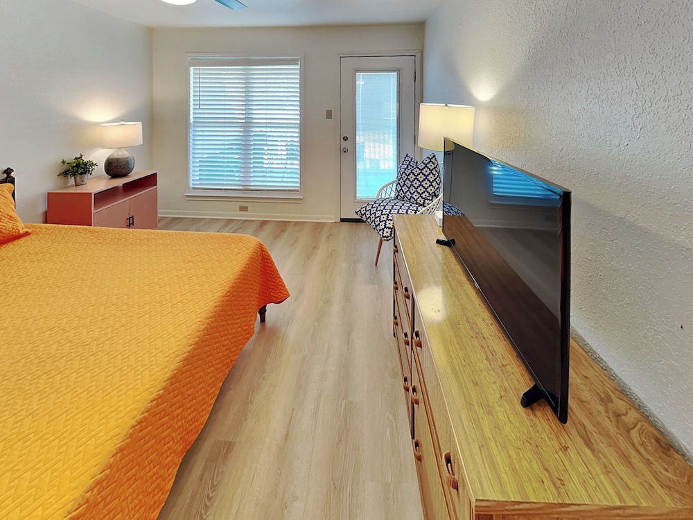 Fantasea Cove by Silver Sands Vacation Rentals