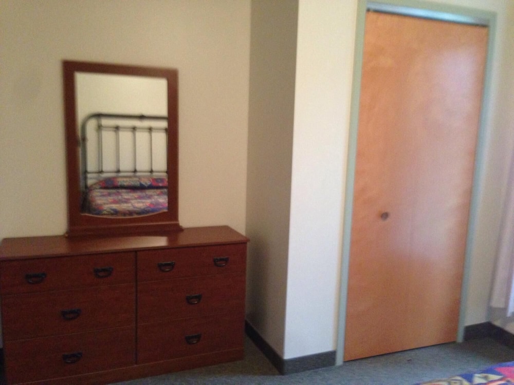 All Suites Inn Budget Host