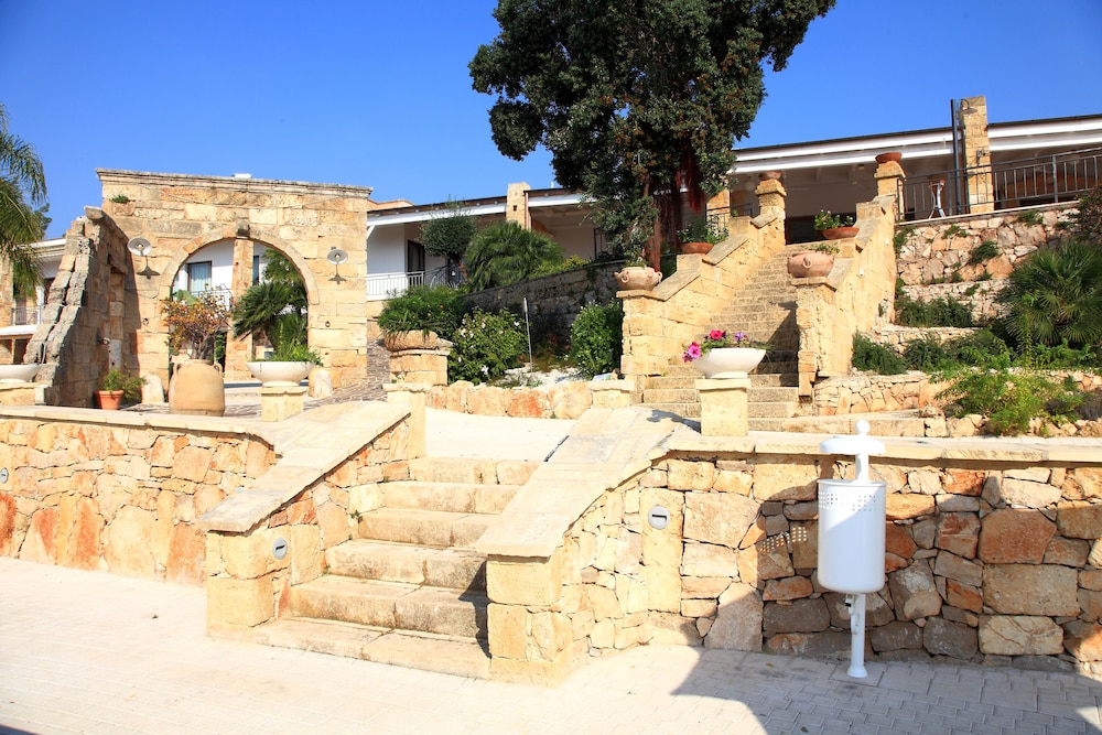 Eden Resort Country & Spa