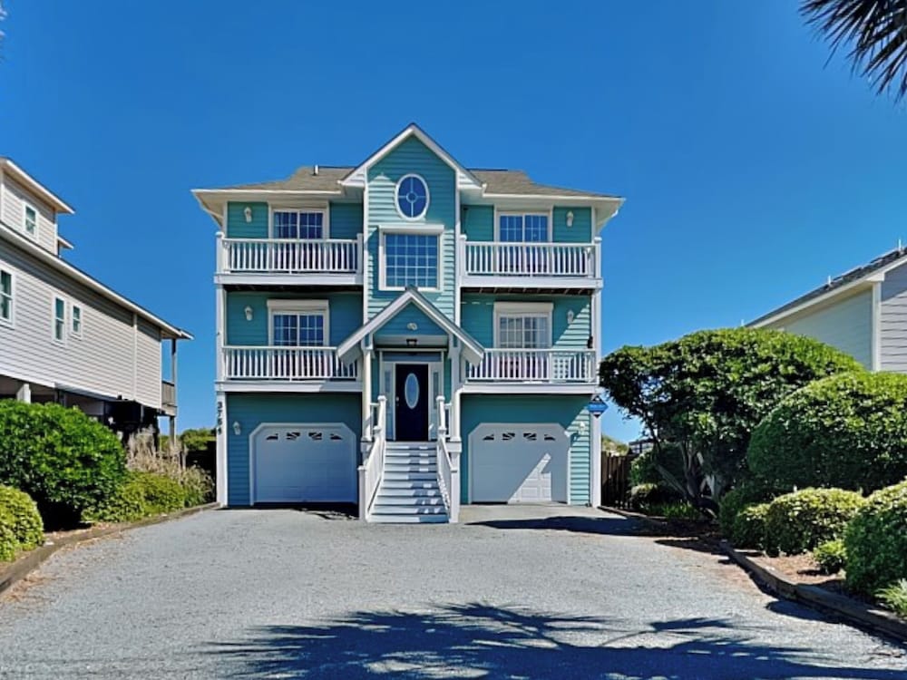 Blue Me A Wave by Topsail Realty