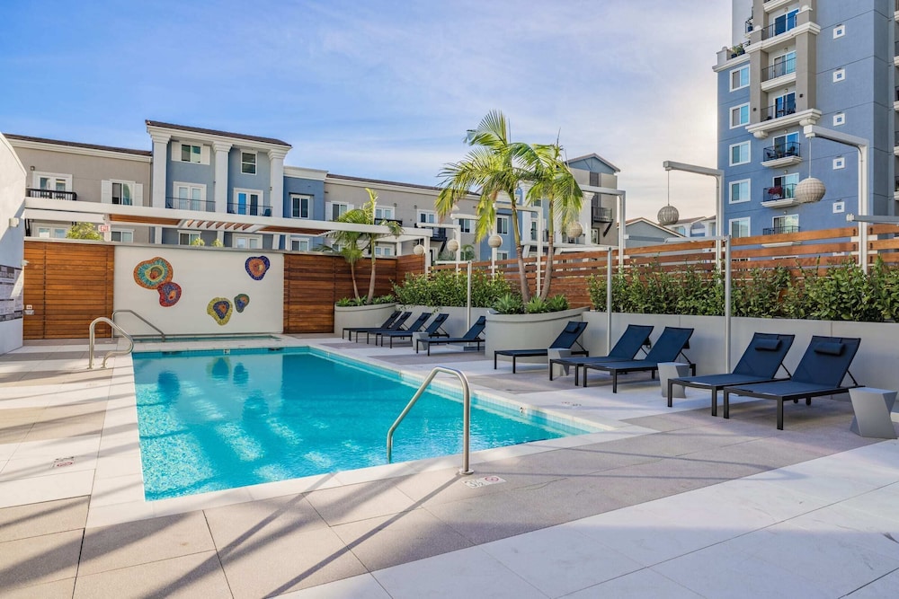 @marbella Lane - Chic 2BR Penthouse w/ Ocean Views