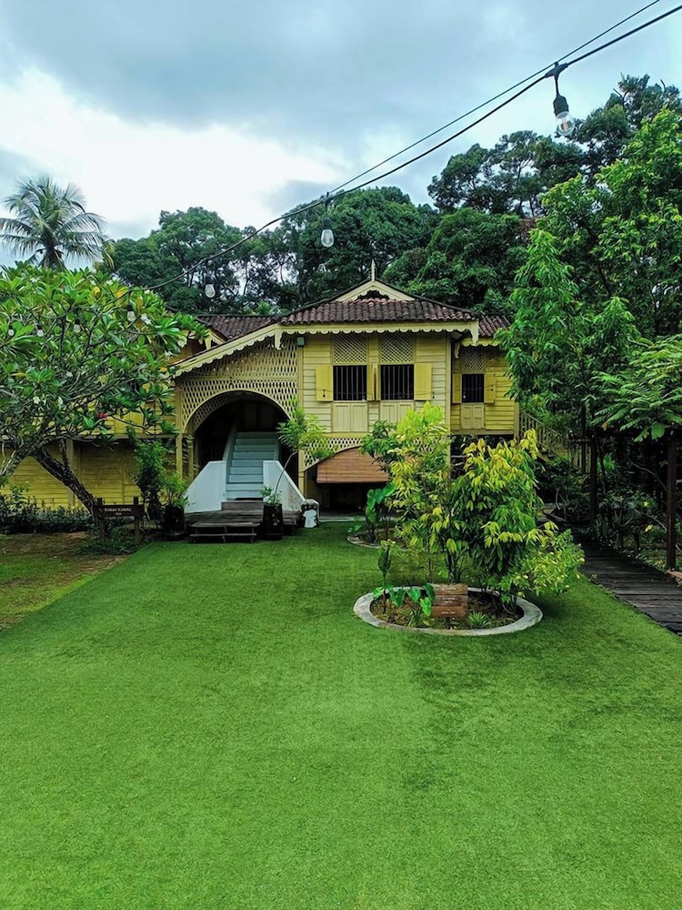 Bagas Zakariah Orchard Lodge