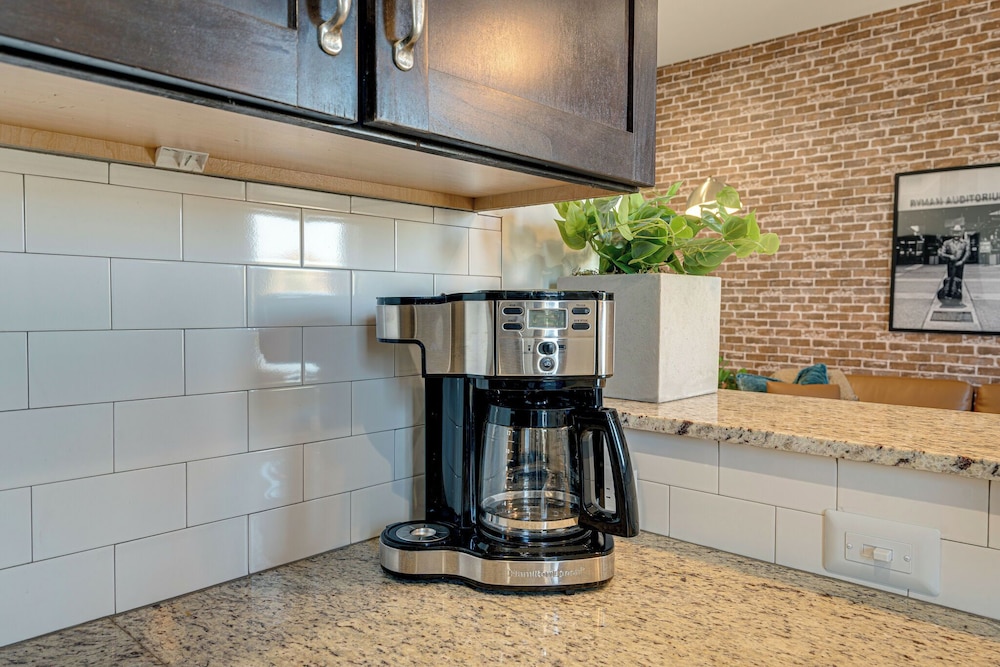 Lofts At 30th - Urban Lodge - Mins to Broadway!