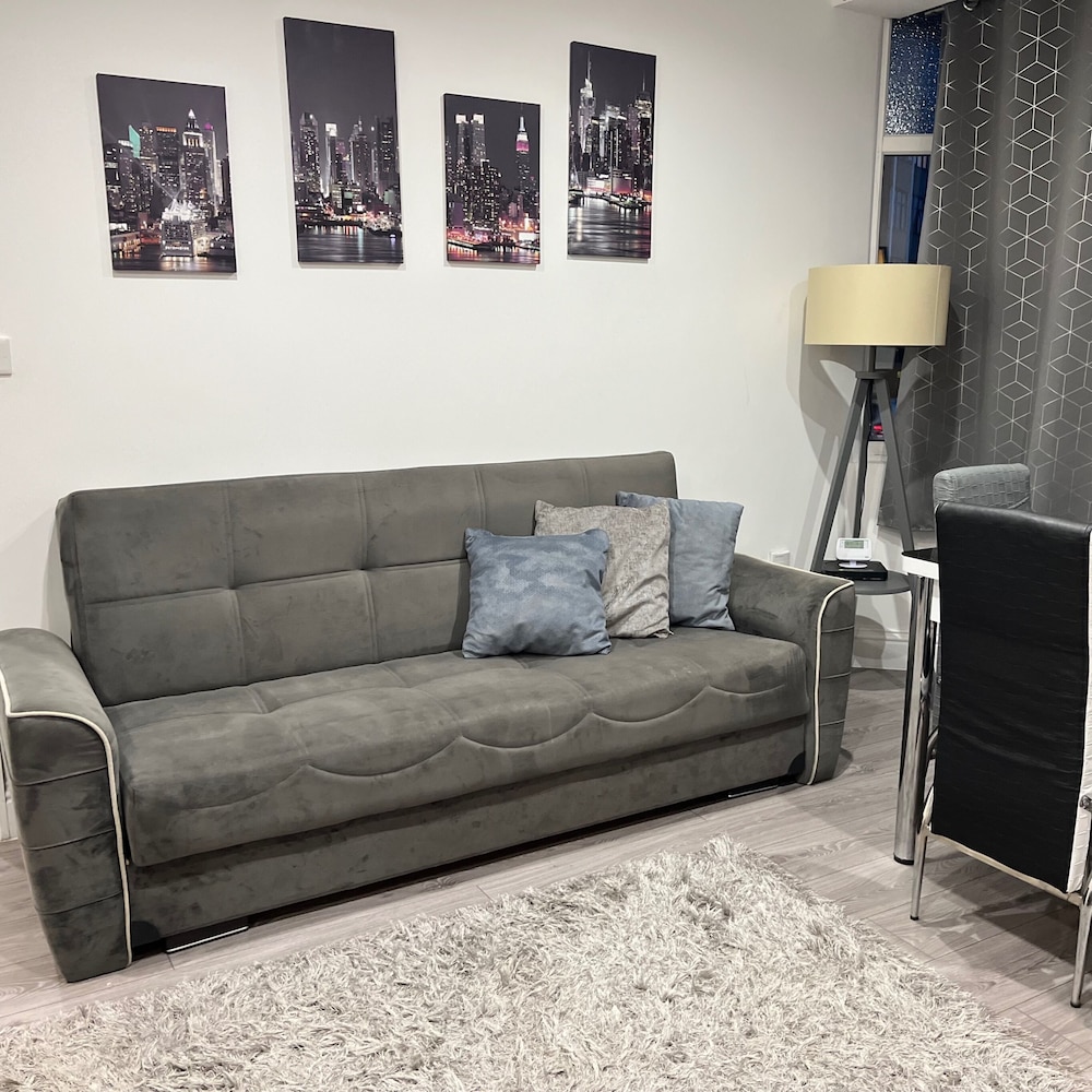 Sleek, Sleeps 6 Sunset Views, Family Friendly