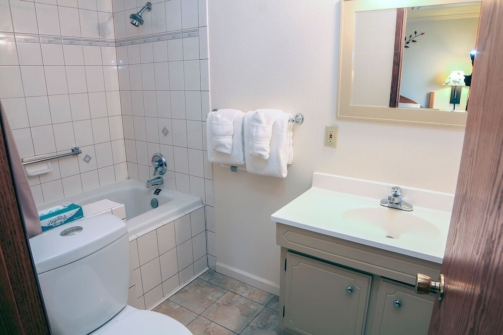 Sunnyside Knoll: 4 1 Bedroom Cabin view 5