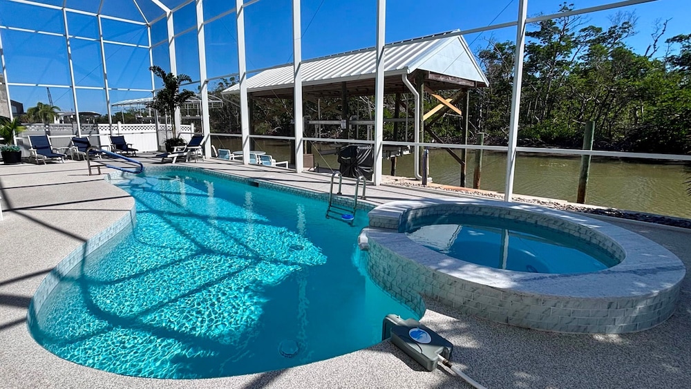 Tropical Hideaway in Fort Myers Beach