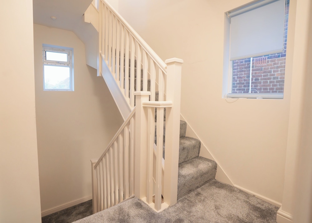 D'luxe 5-bed House - Sleeps 12 & Private Parking