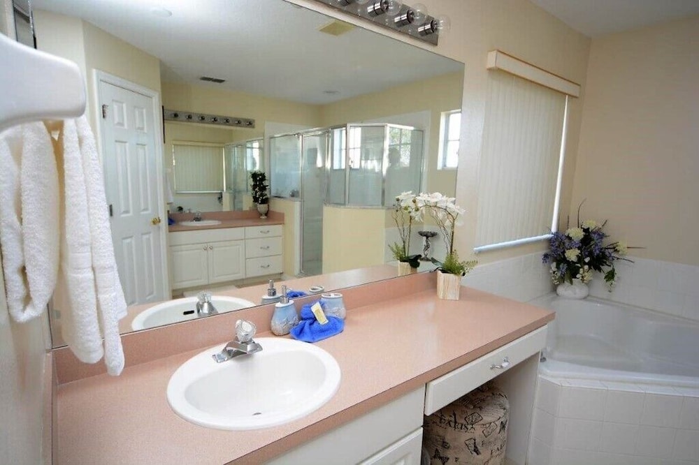 86340 2-story Pristine 4-bed Pool Home W/hot Tub & Balcony - Image 2