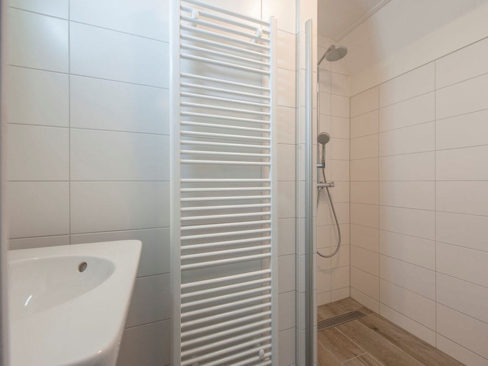 Luxurious Stately Villa With 3 Bathrooms, 1km From the Beach
