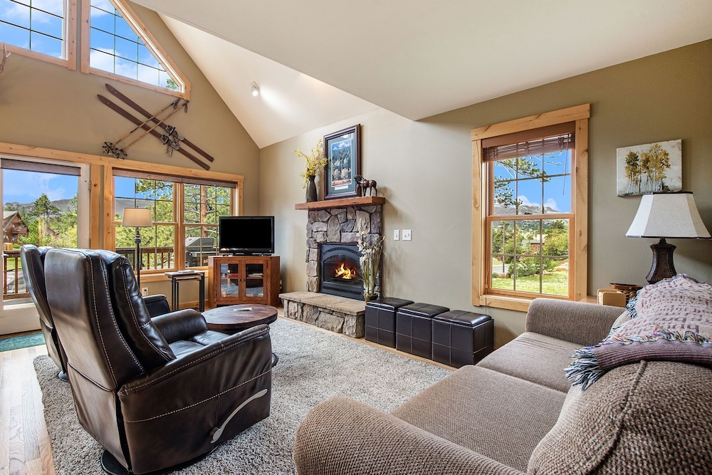 Denver Vacations - Solitude Marmot 1 - Estes Park 2 Bedroom Condo by RedAwning - Property Image 1