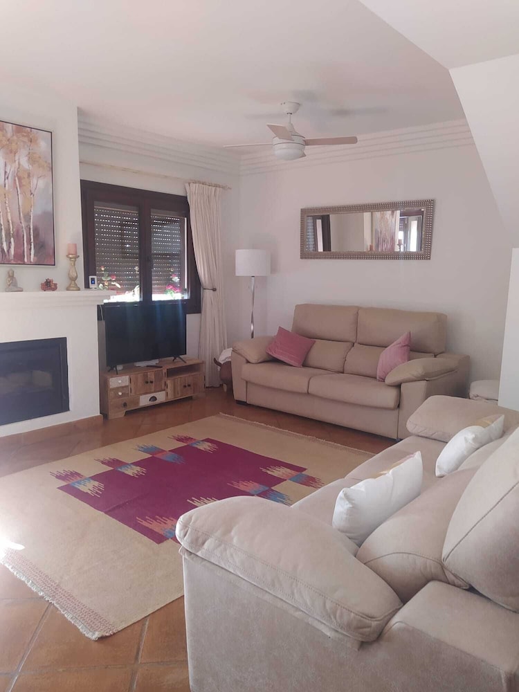 Stylish House, Patio, Pool, Mountains, Stunning White Village, sea 20 Mins Away