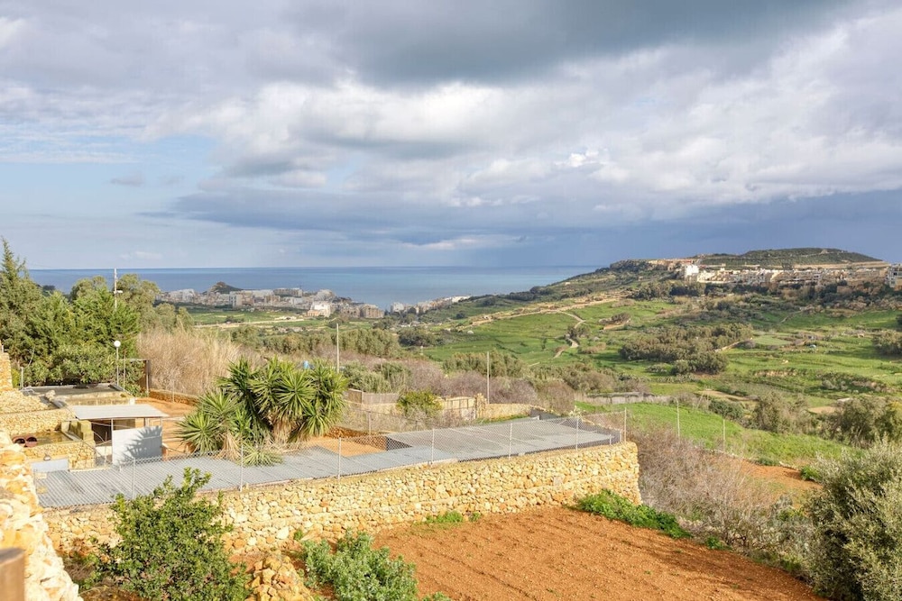 Xag ra Escape Penthouse With Views Pool Access
