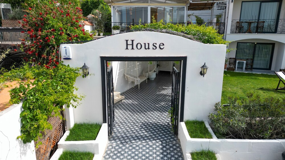 Cunda House Küçük Otel - Image 53