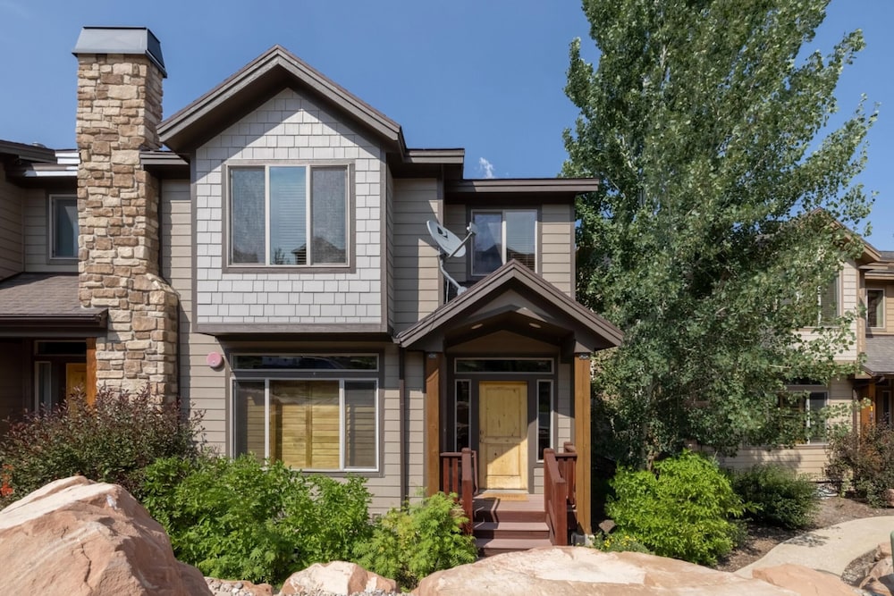 Douglas by Avantstay Charming Townhouse Mins From Deer Valley Resort view 4