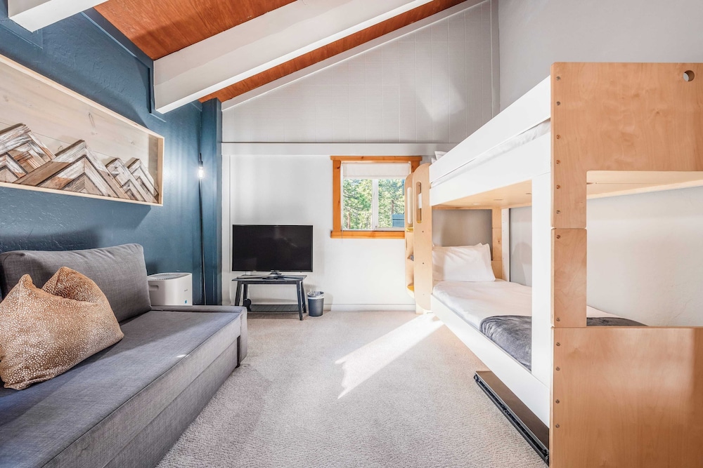 Year-round Tahoe Escape With Hot Tub & Outdoor Dining Timberline Haven by Avantstay
