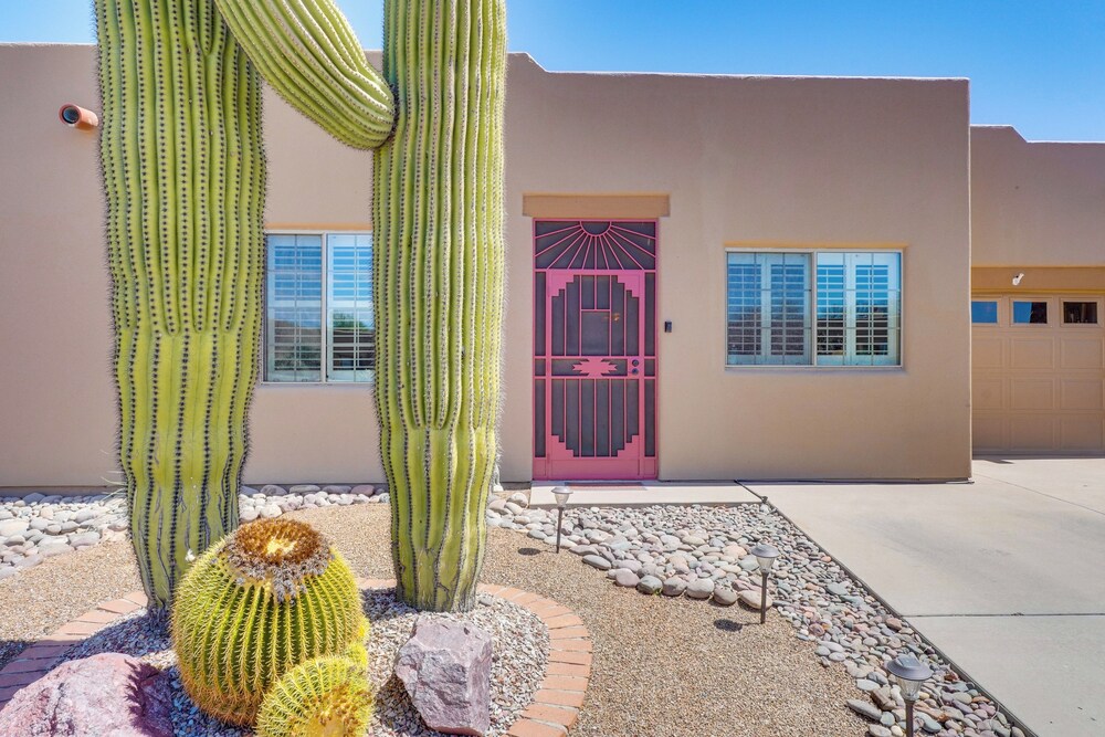 Mtn-view Oasis w/ Pool Access in Green Valley!