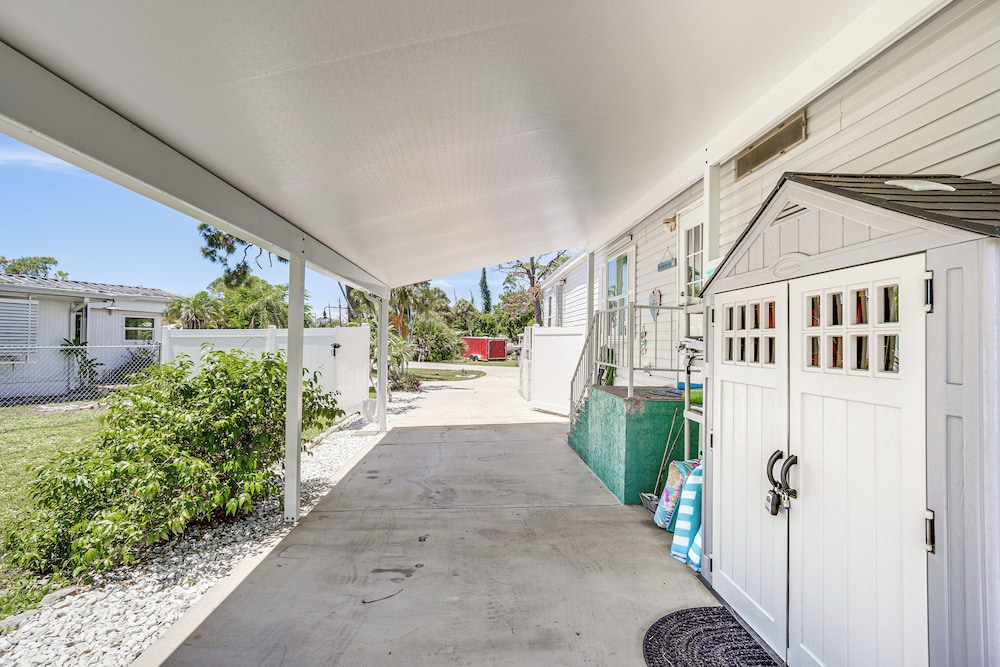Tee Off & Soak Up Sun! Airy Englewood Gem w/ Yard