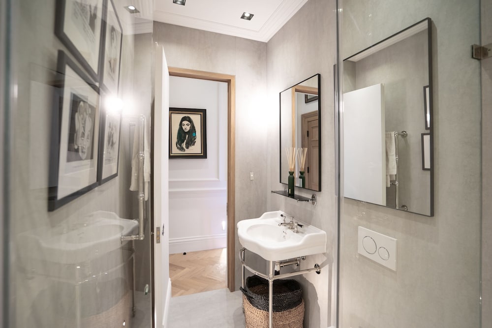 Cadogan Square - 2 Bedroom Apartment V