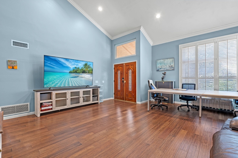 Spacious 4BR Family Retreat w Private Pool