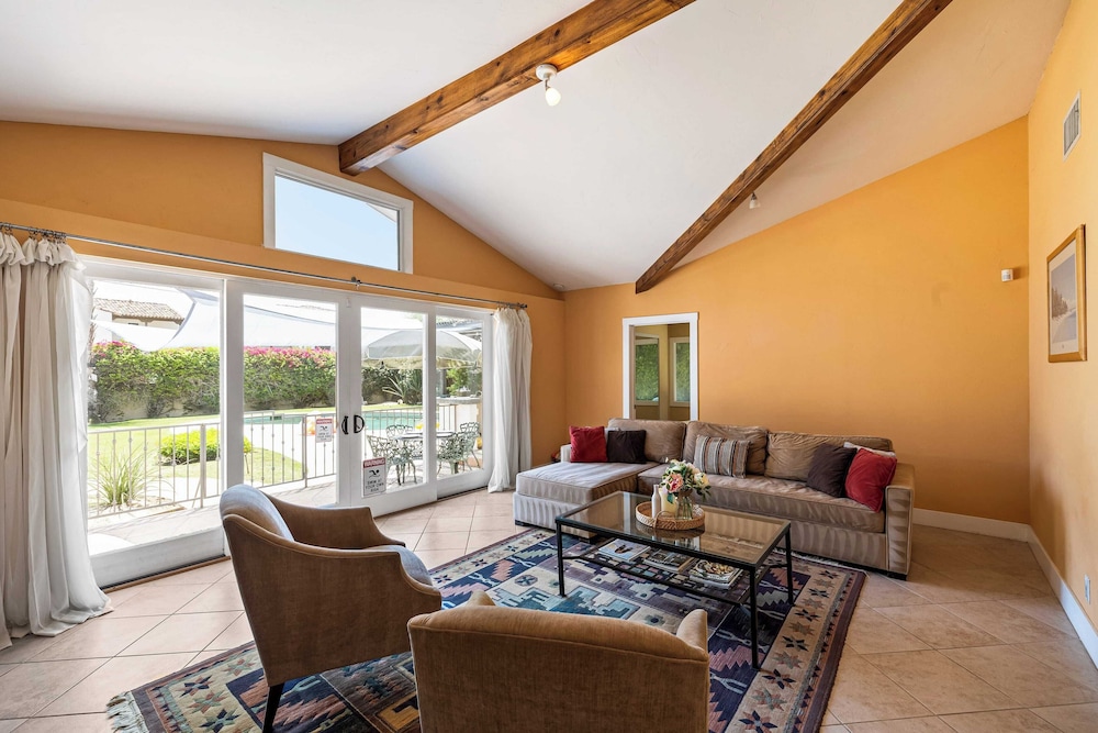 Dandelion by Avantstay Pool, 0.2mi to Downtown!