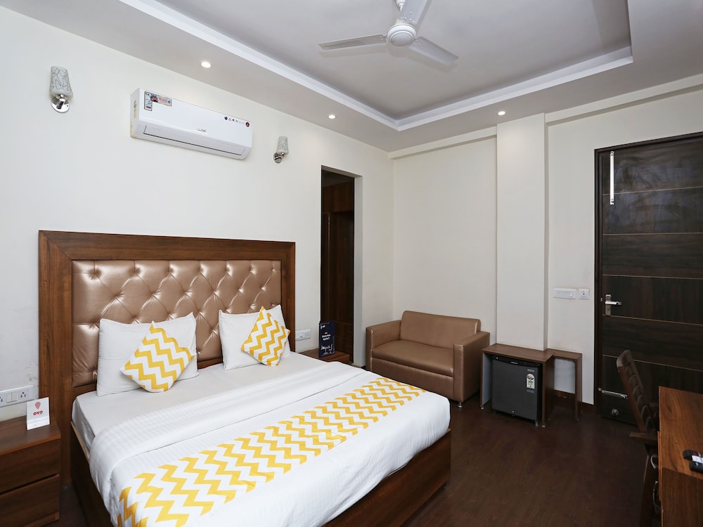 OYO 14482 Live Inn