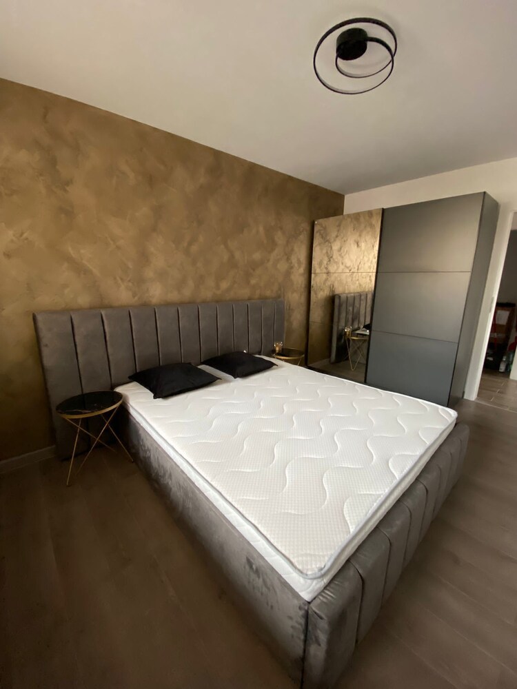 Charming 1-bed Apartment in Brasov view 2