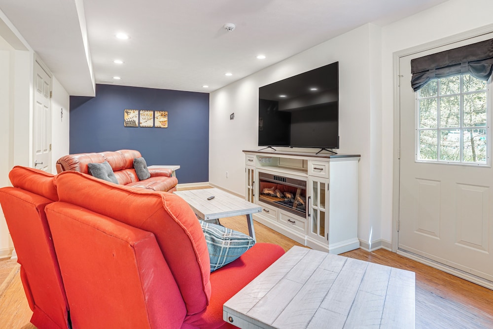 4 Mi to Massanutten Resort: Family Home w/ Views!