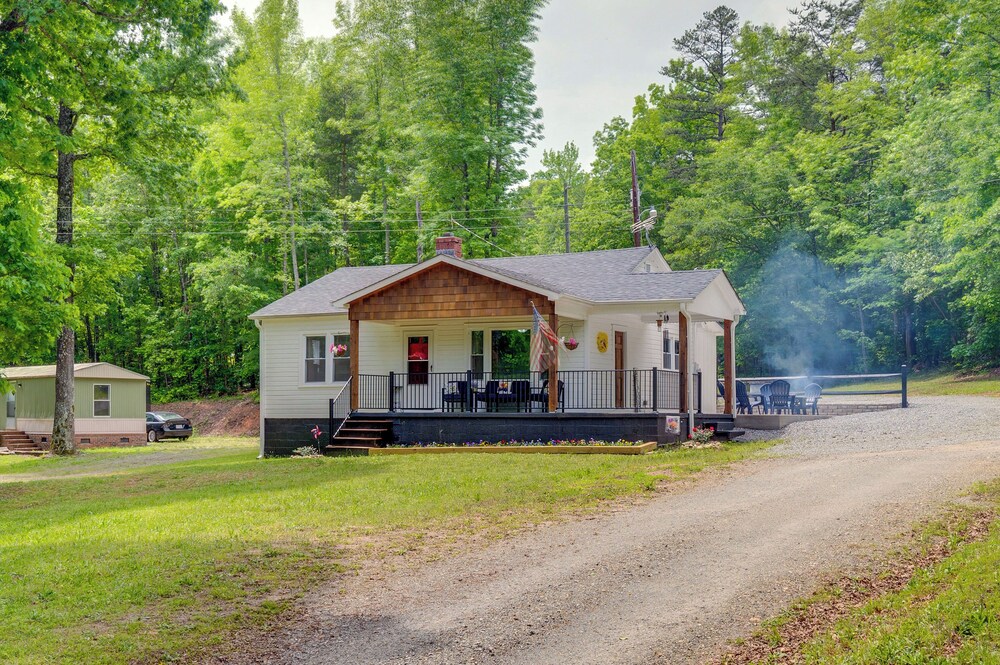 Forest City Home w/ Fire Pit - 3 Mi to Downtown! - Property Image 6