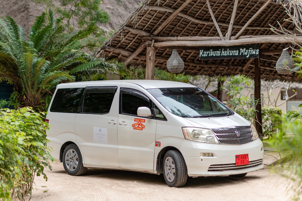 Hakuna Majiwe Beach Lodge