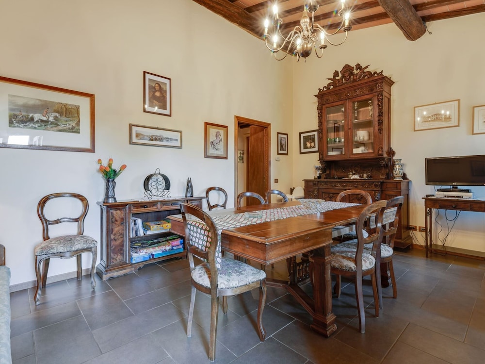 Tranquil Farmhouse in Terranova Bracciolini near Nightlife