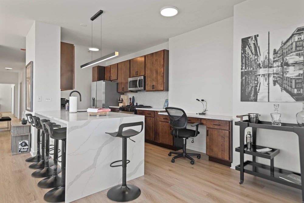 Designer 3BR PH Near Fulton Market