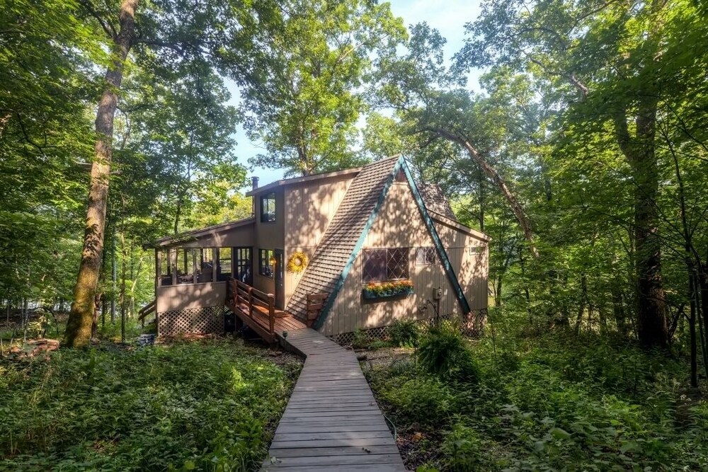 Quiet Lakefront Cottage With Dock & Resort Access! view 3