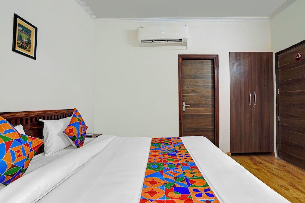 Fabhotel Hazel Town House
