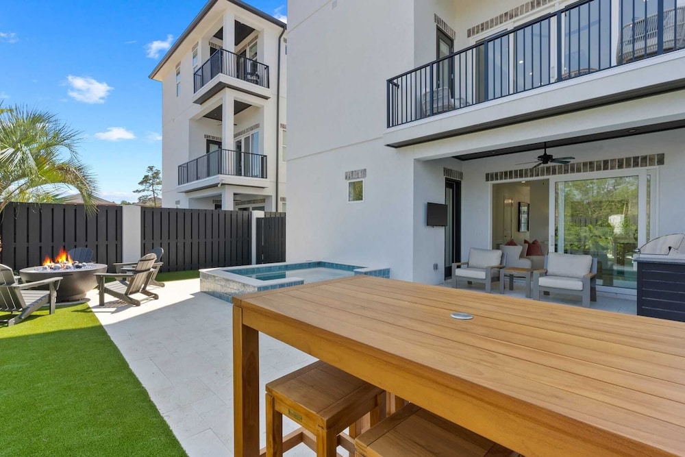 Pool, Hot Tub, Firepit, Walk to Beach Near Gulf Place