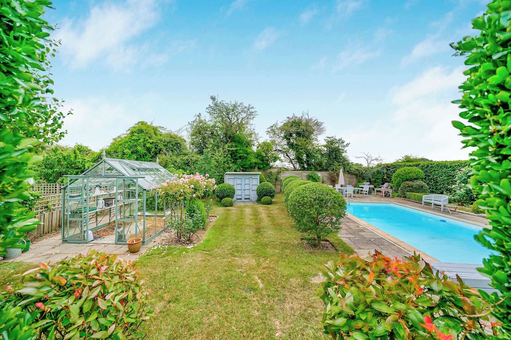 Victorian House Sleeps 14 Pool and Gardens