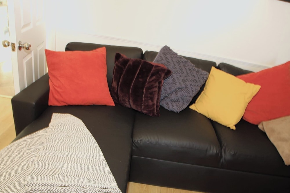 2BR House-sleeps 5-parking-contractors & Families