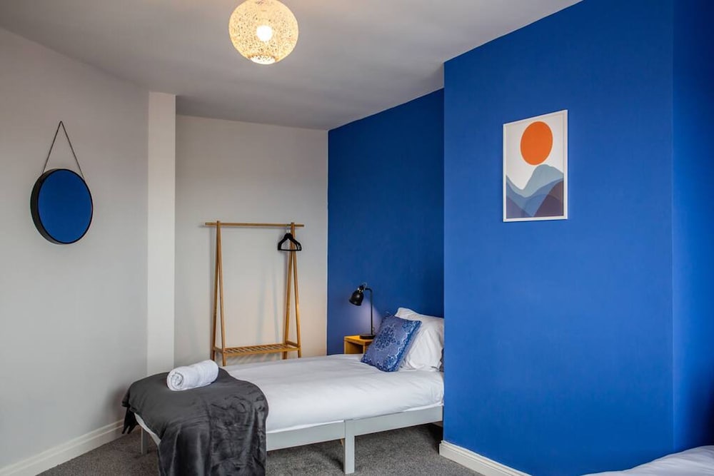 Large 3 Bed Apartment-sea Road