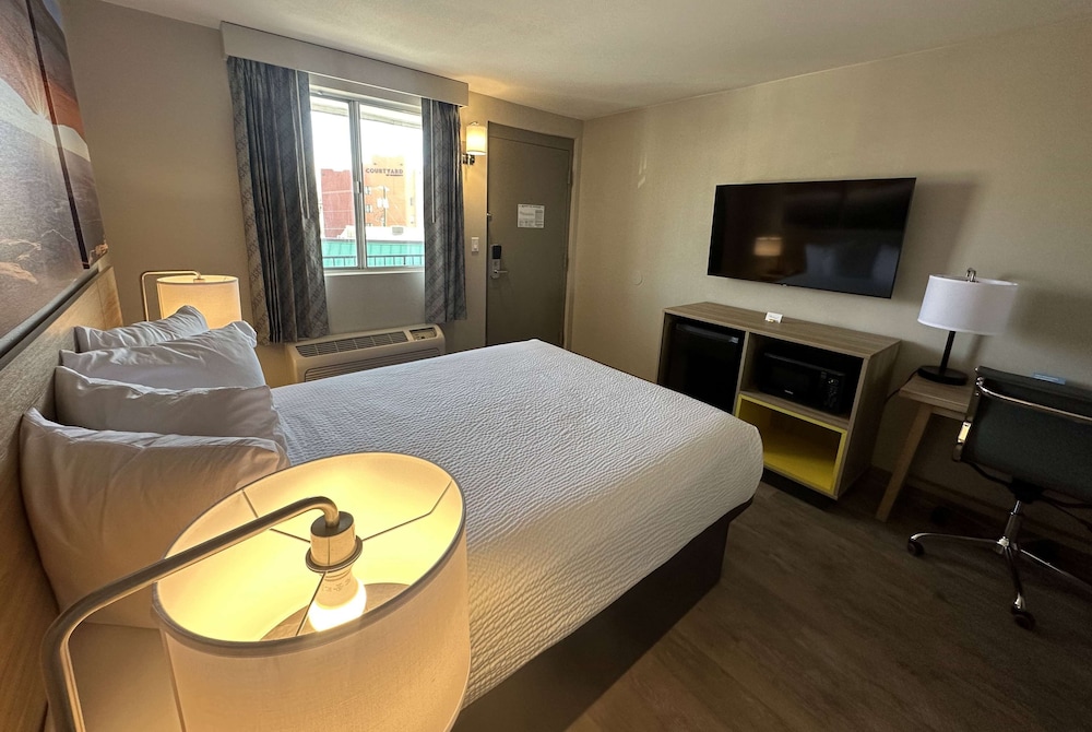 Days Inn by Wyndham Farmington NM
