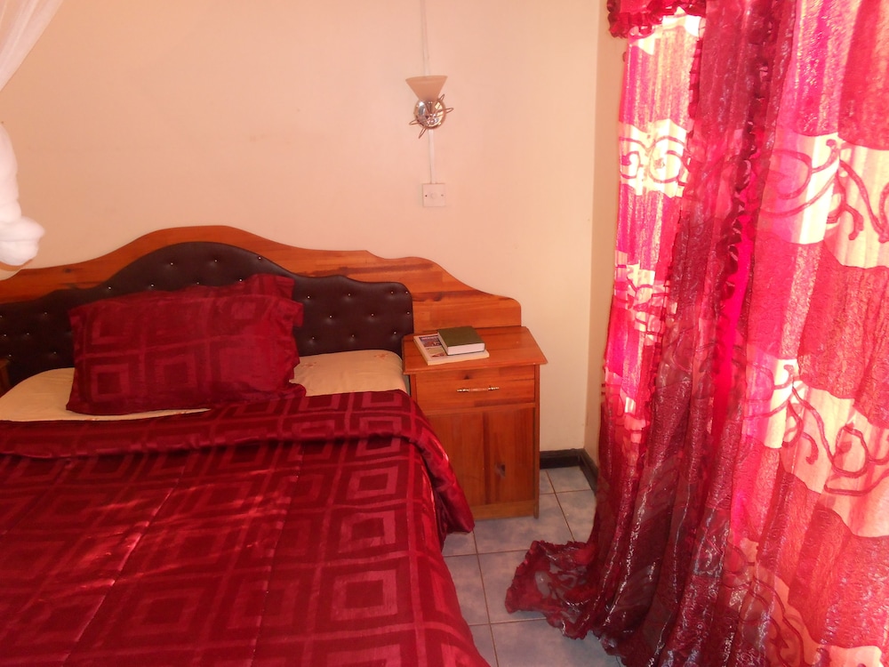 Wane Guest Lodge