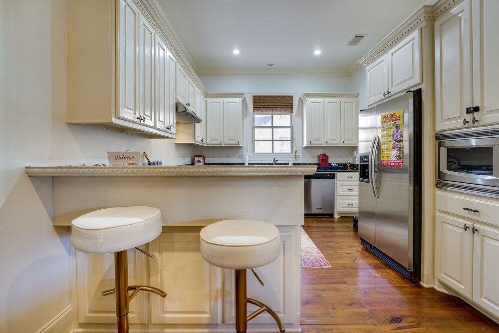 Oxford Vacations - Large, Elegant Home < 2 Miles to Ole Miss! - Property Image 22