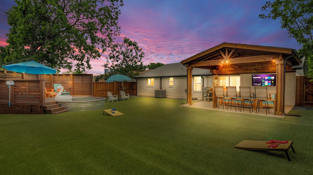 LuxStay Escapes