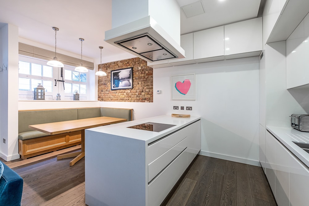 Stanhope Mews Style - 4sms