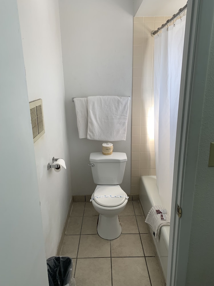 Kingman Vacations - Economy Inn - Property Image 12