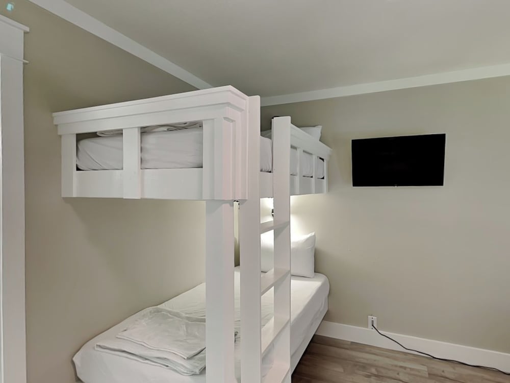 Easy on Eastern Lake by Southern Vacation Rentals