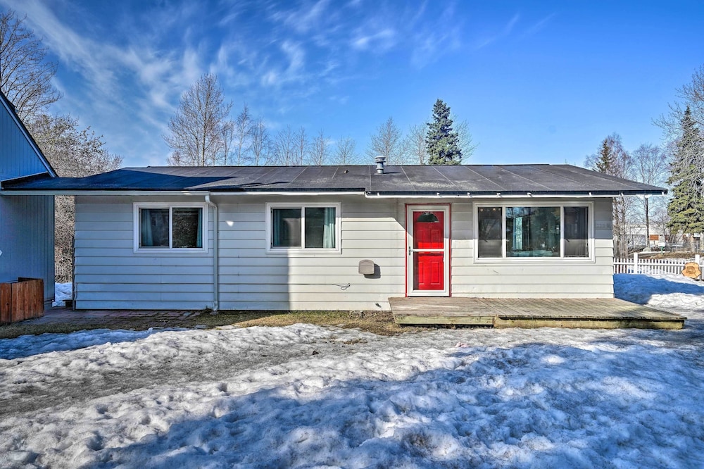 Relaxing Anchorage Home ~ 1 Mi to Downtown! view 3