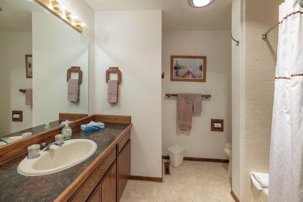Pend Oreille Shores Resort