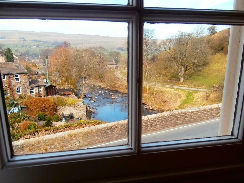 Riverside B & B